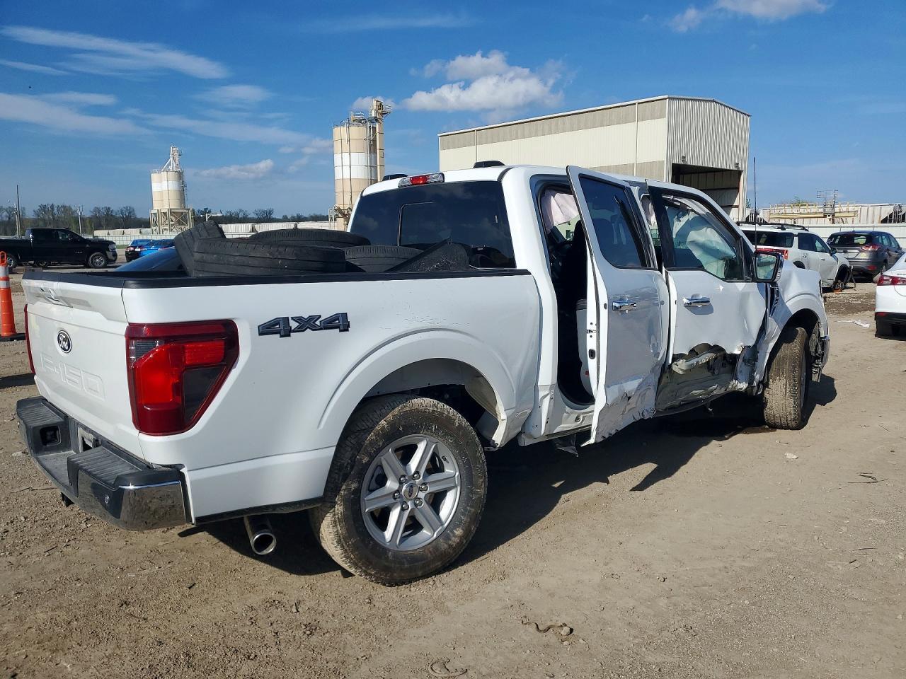 2025 Ford F150 - Фото 3