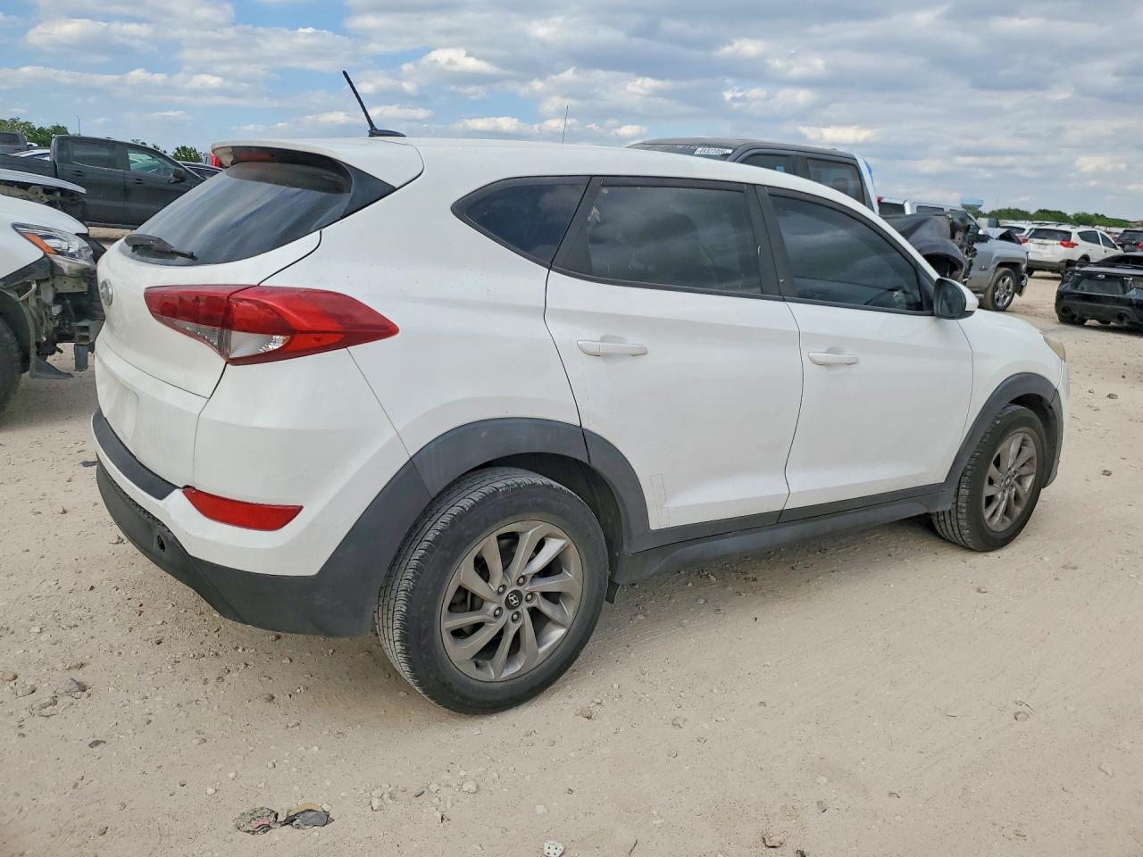 2017 Hyundai Tucson Se - Image 3