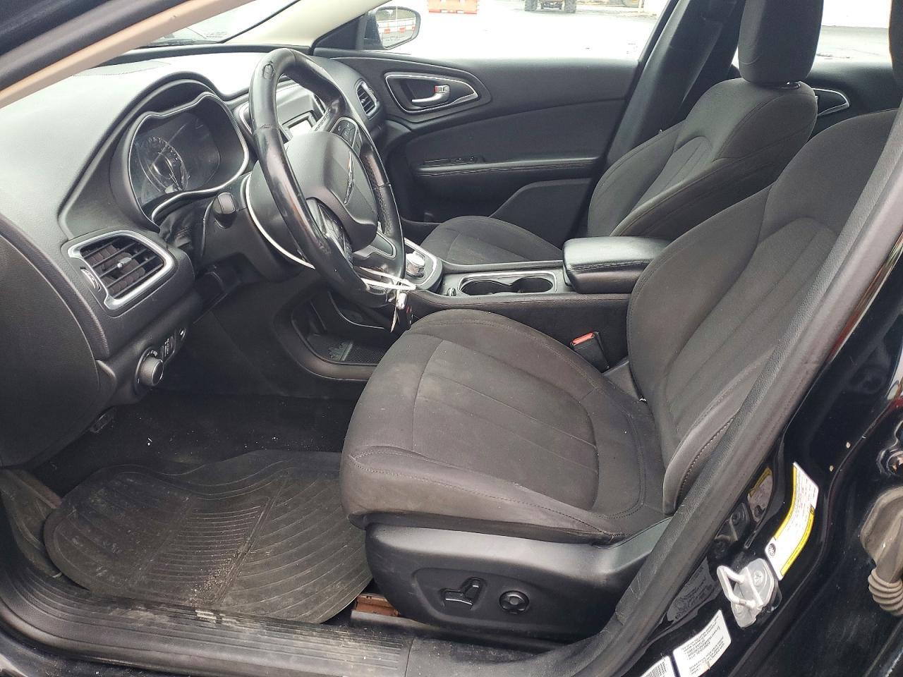 2015 Chrysler 200 Limited - Image 7