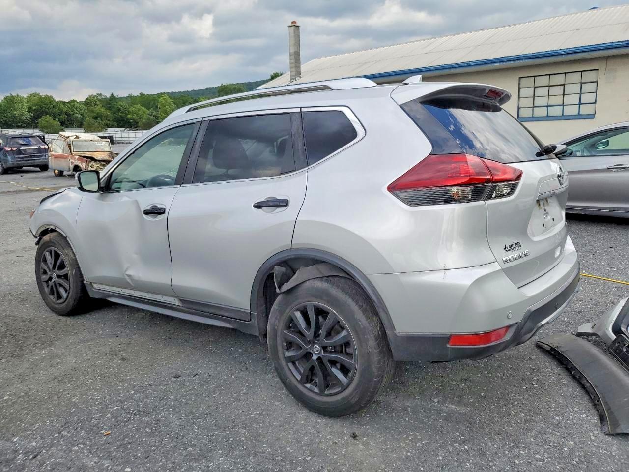 2020 Nissan Rogue Sv - Image 2