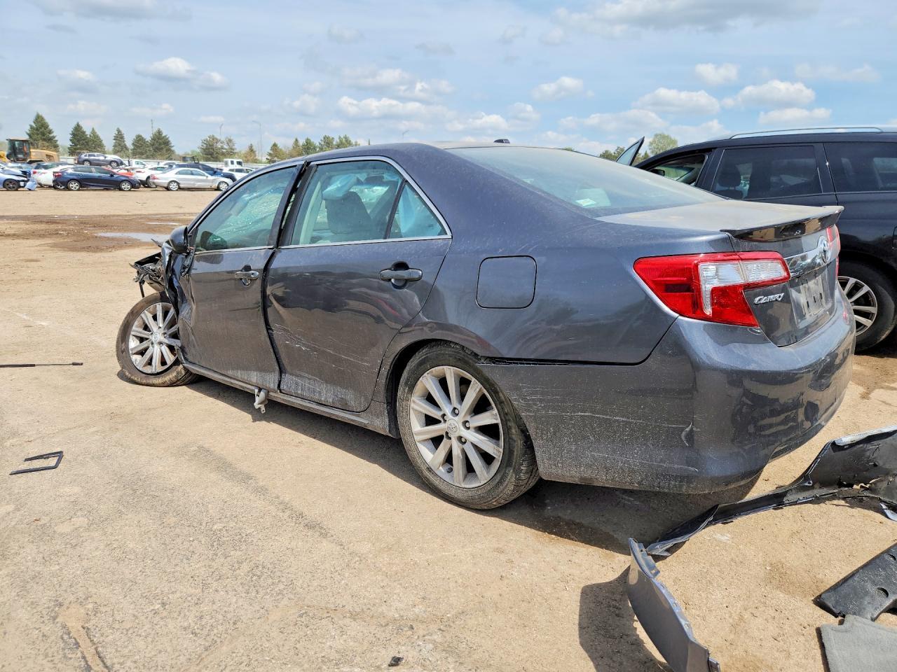 2012 Toyota Camry Hybrid Xle - Фото 2