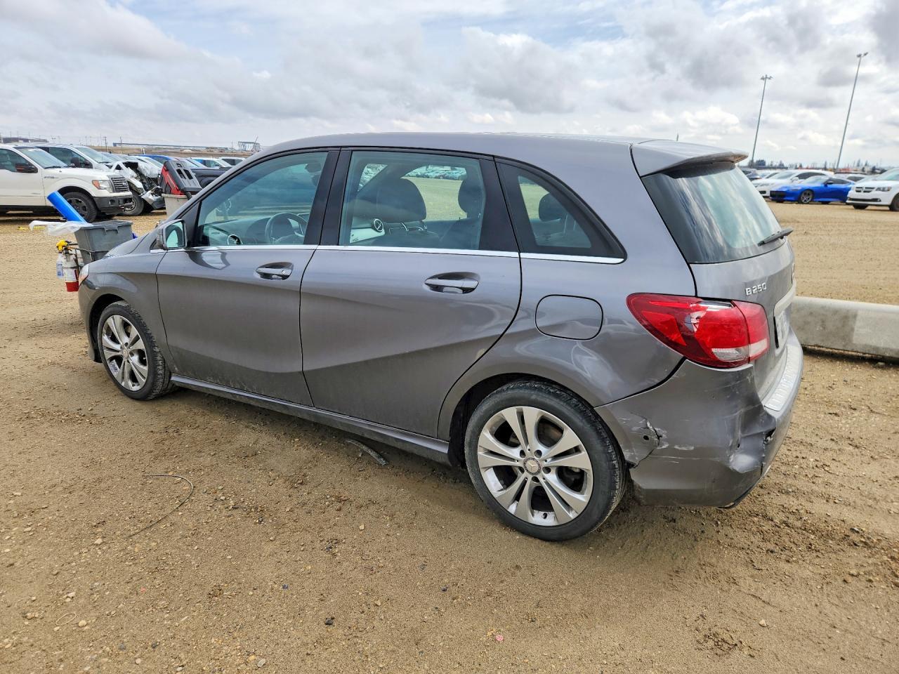 2016 Mercedes-Benz B 250 4Matic - Image 2