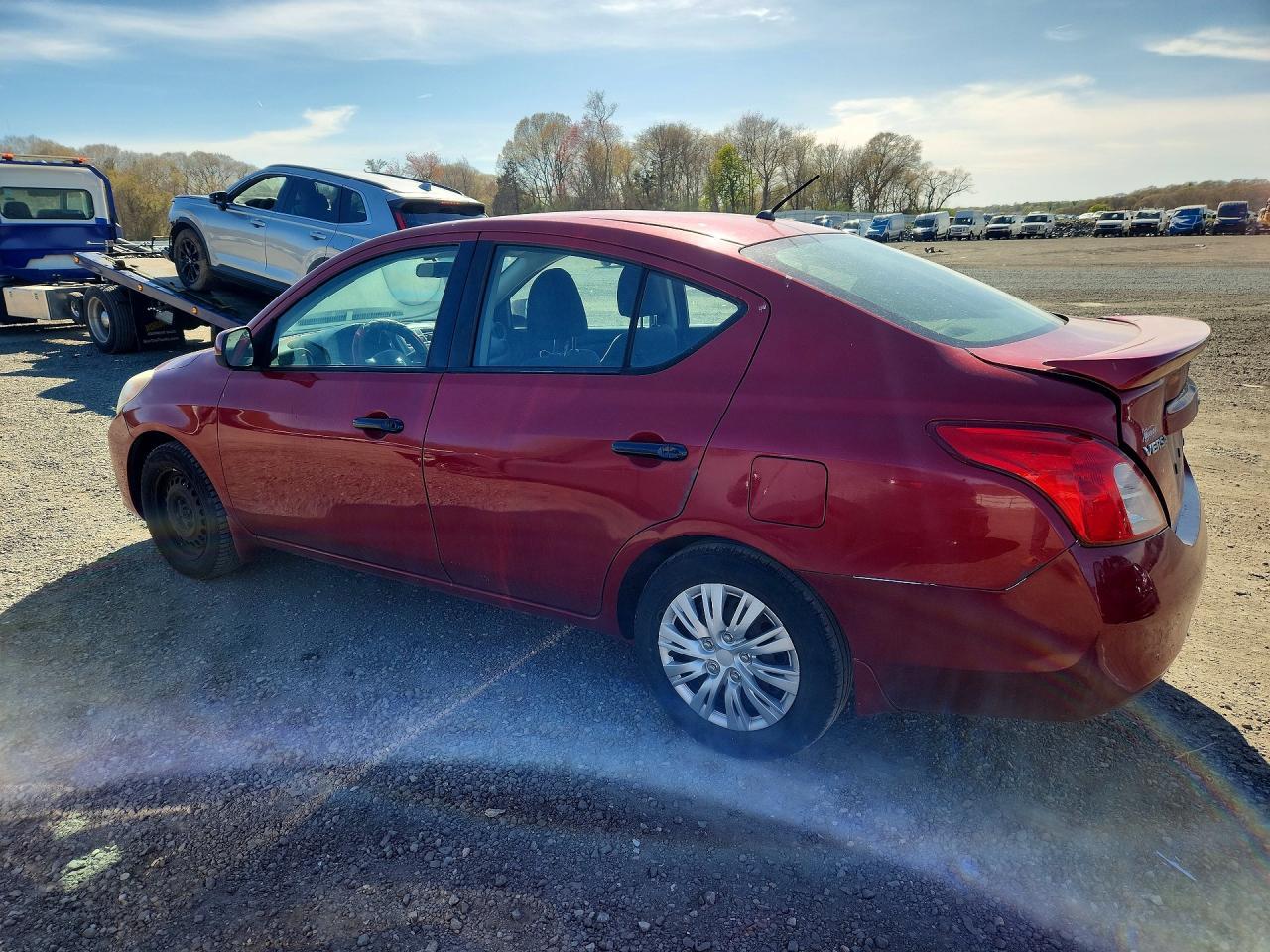 2013 Nissan Versa 1.6 S - Image 2