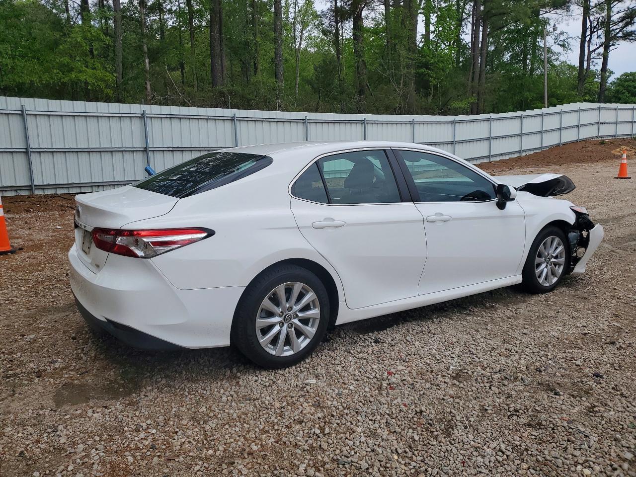 2018 Toyota Camry Le - Фото 3