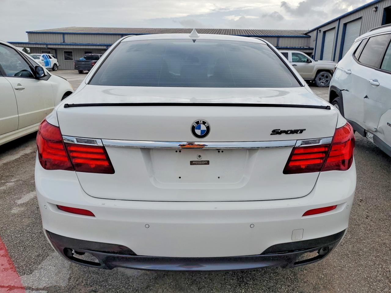 2013 BMW 750 Li - Фото 6