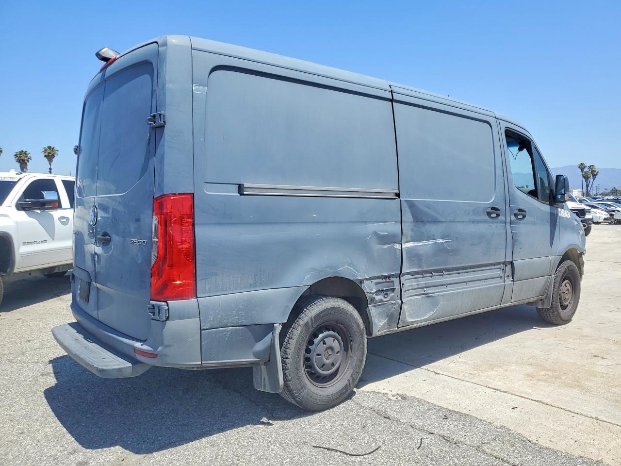 2020 Mercedes-Benz Sprinter 2500 - Фото 3