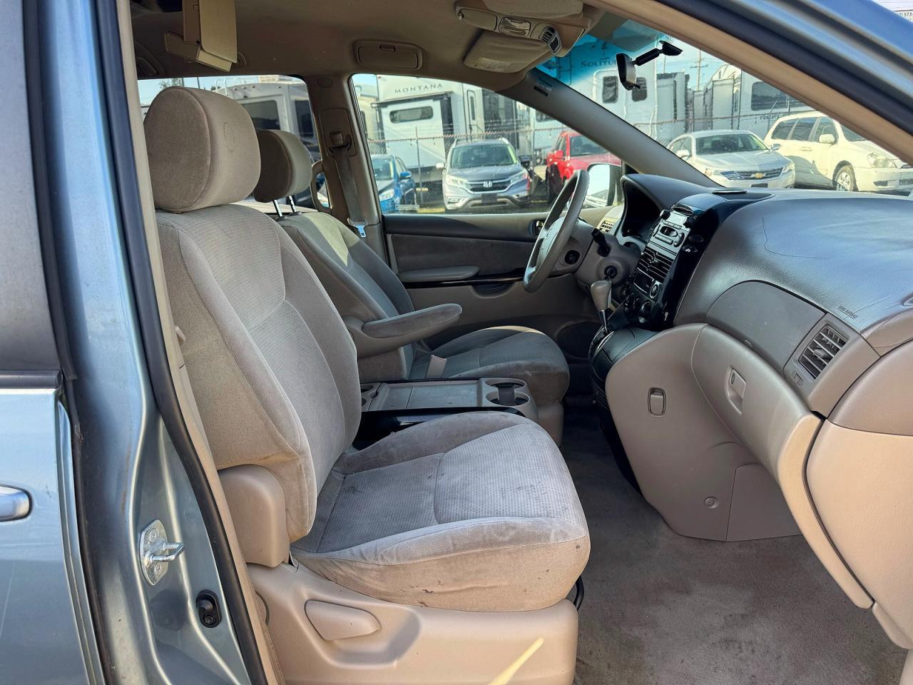 2004 Toyota Sienna Le 7 Passenger - Image 5