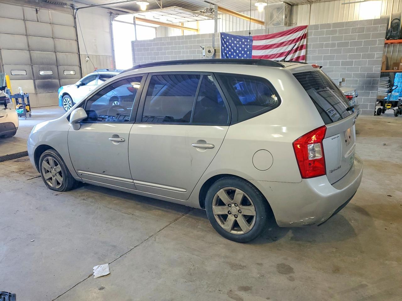 2008 Kia Rondo Lx/Ex - Image 2