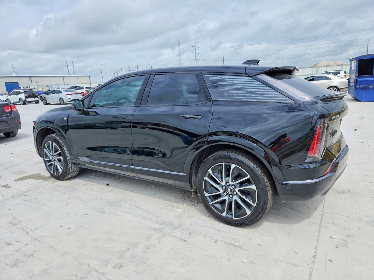 2025 Cadillac Optiq Sport - Фото 2