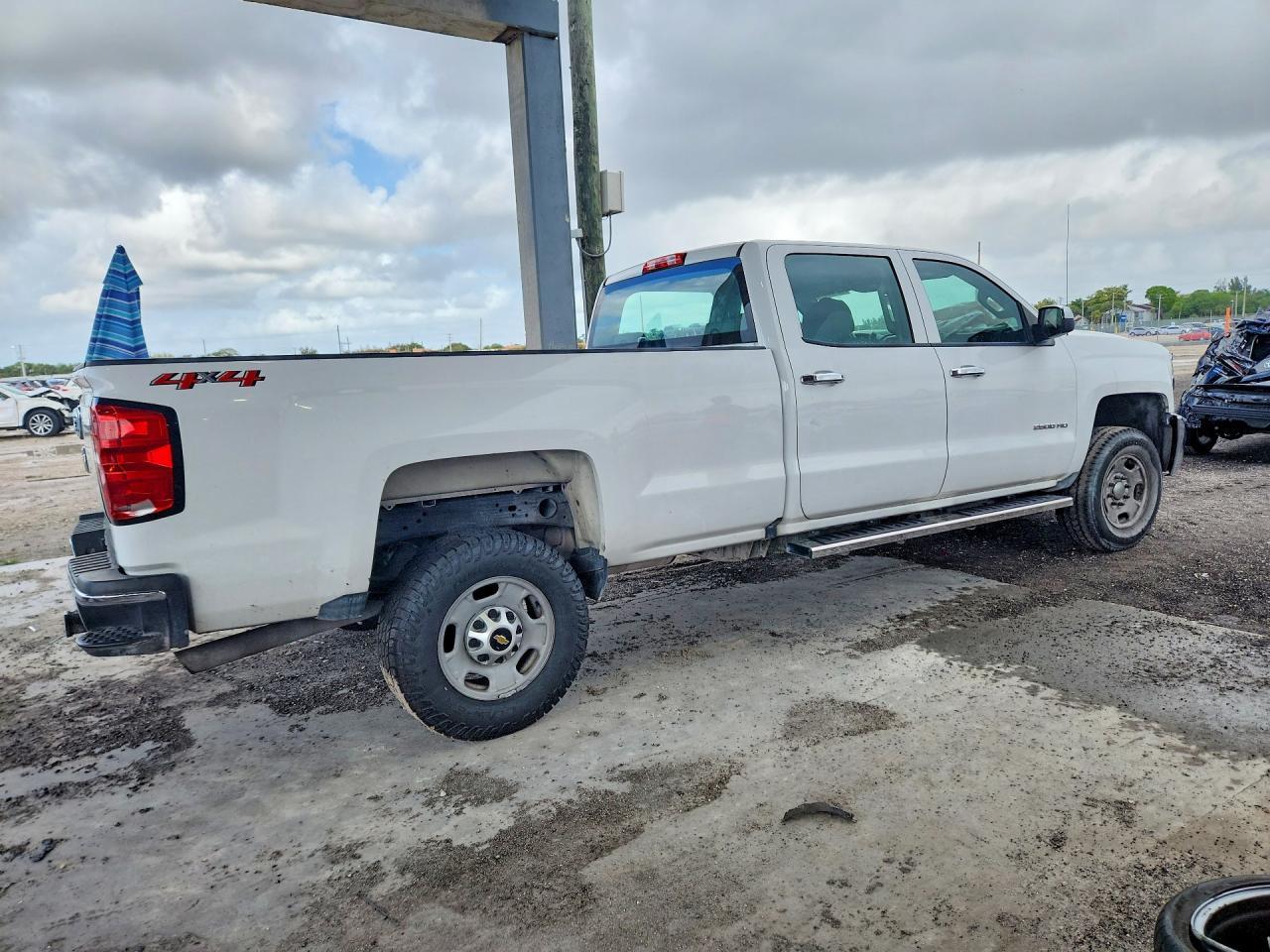 2018 Chevrolet Silverado K2500 Heavy Duty - Image 3