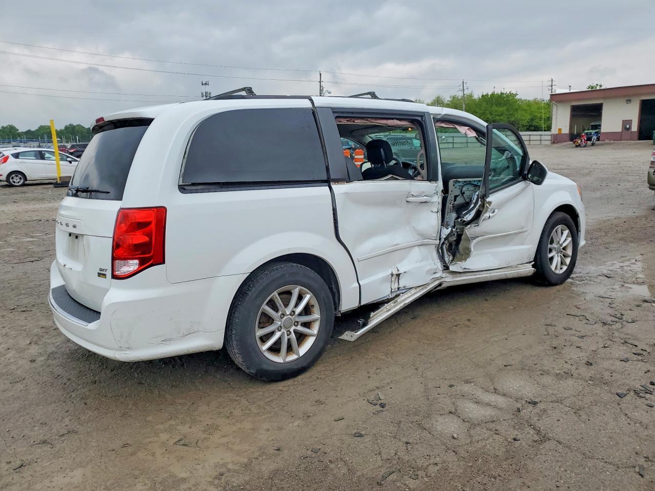 2016 Dodge Grand Caravan Sxt - Фото 3