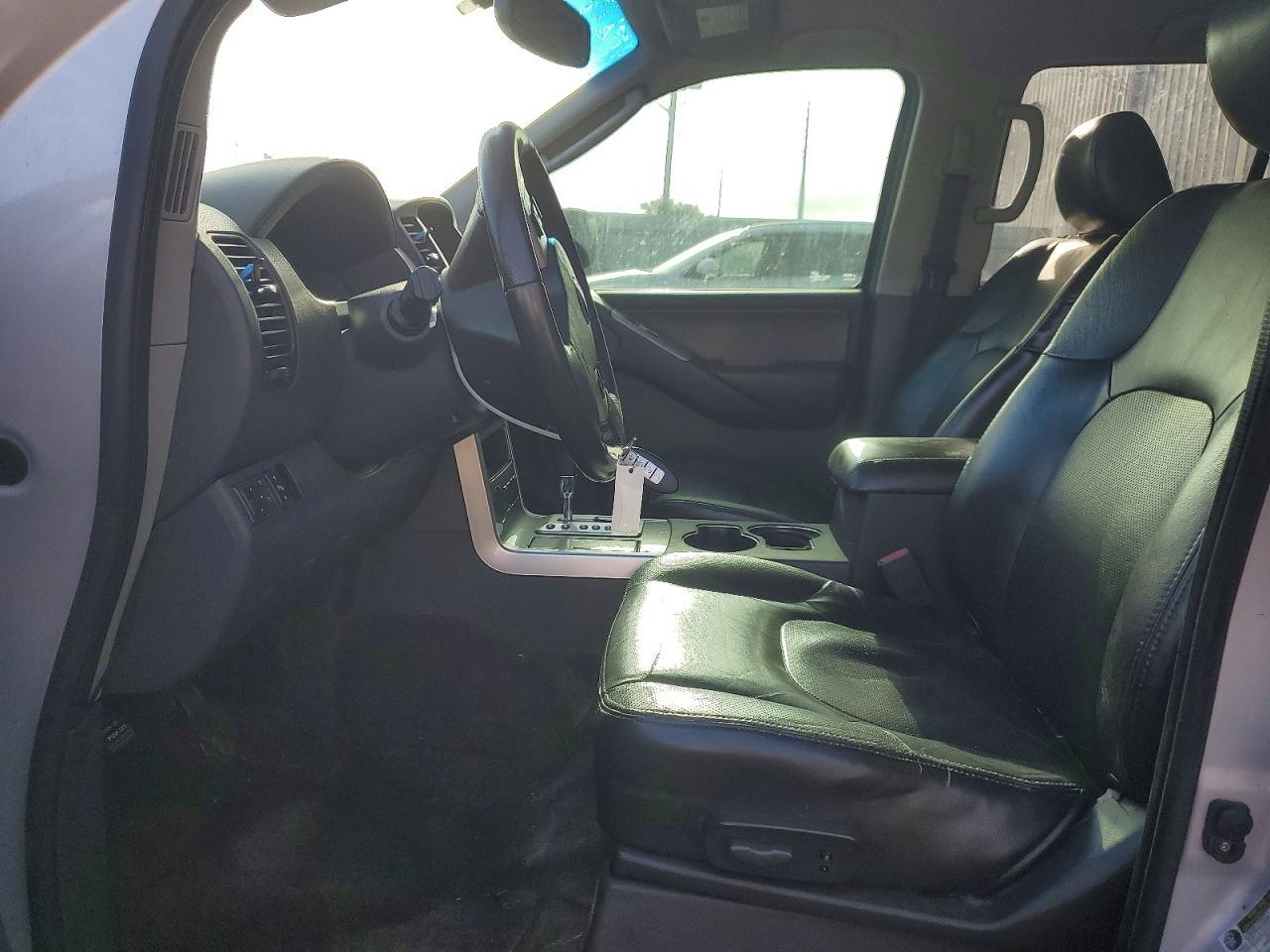 2011 Nissan Pathfinder S - Фото 7