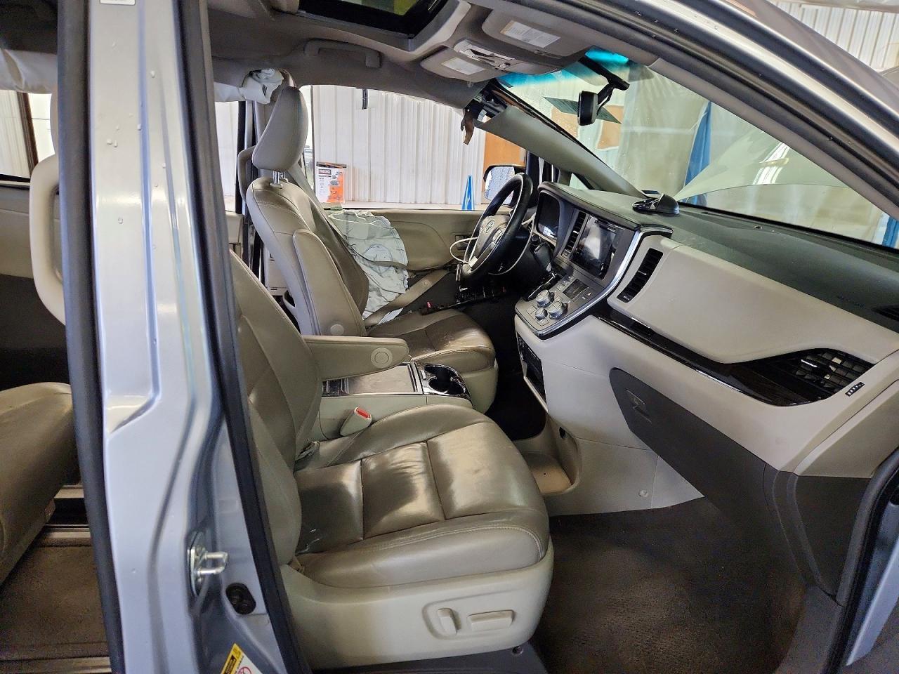 2015 Toyota Sienna Xle 8-Passenger - Image 7