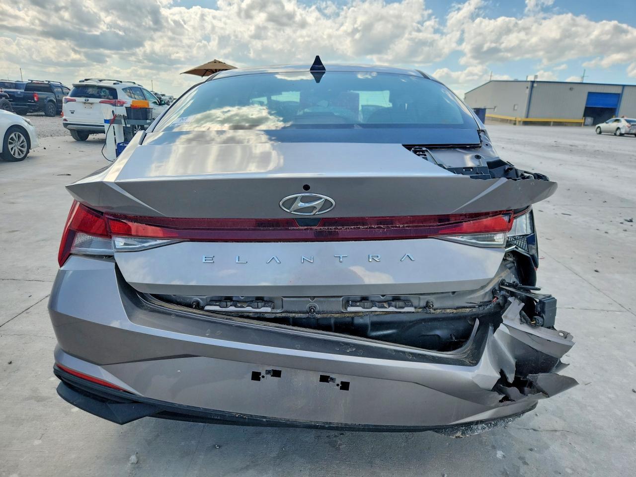 2023 Hyundai Elantra Se - Фото 6