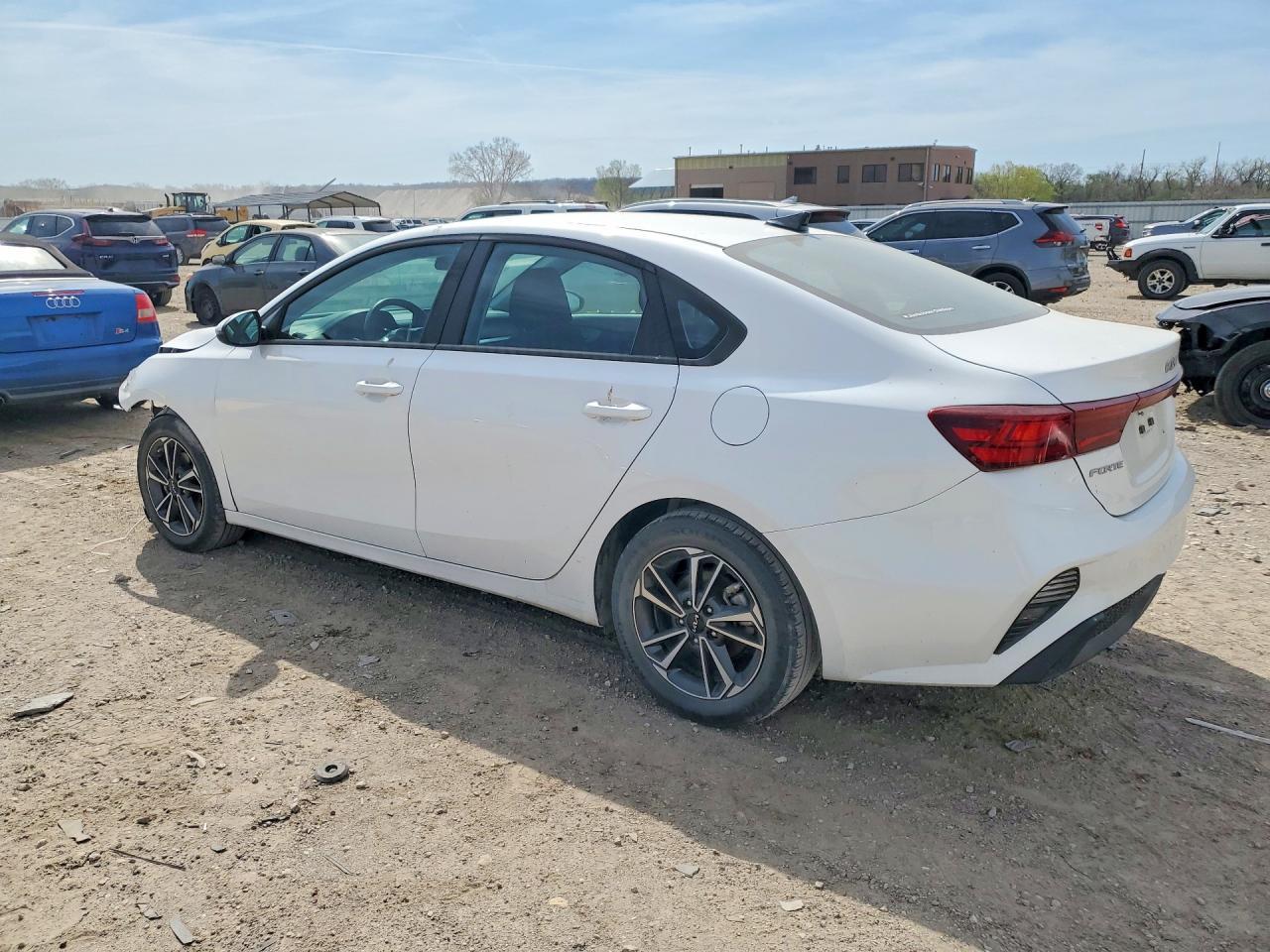 2023 Kia Forte Lxs - Image 2
