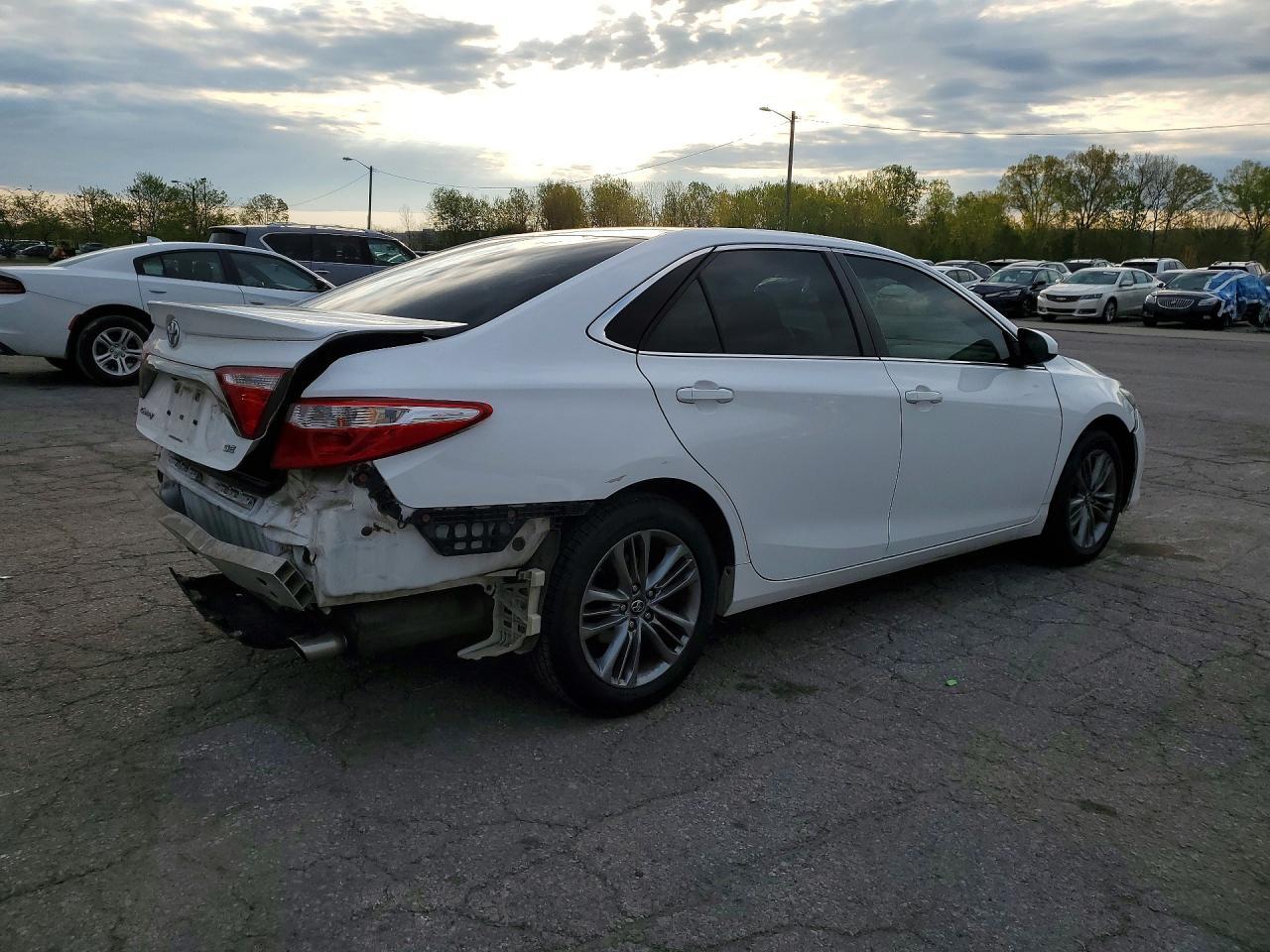 2017 Toyota Camry Se - Image 3
