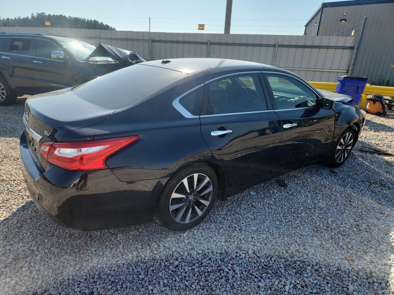 2017 Nissan Altima 2.5 Sv - Image 3