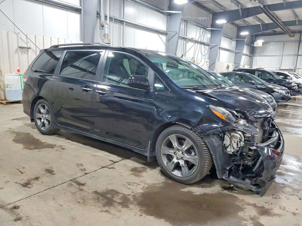 2015 Toyota Sienna Sport - Фото 4