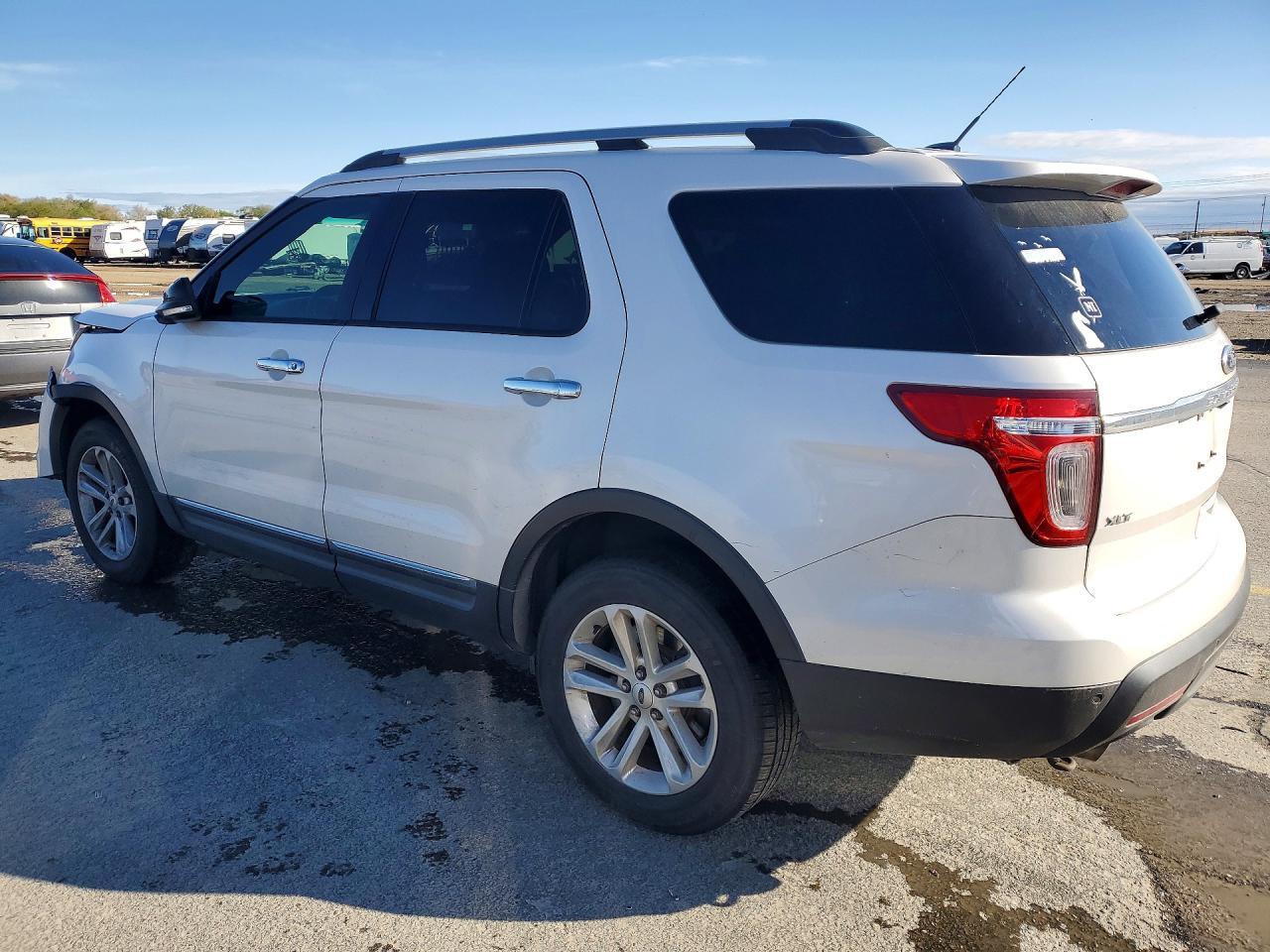 2015 Ford Explorer - Фото 2