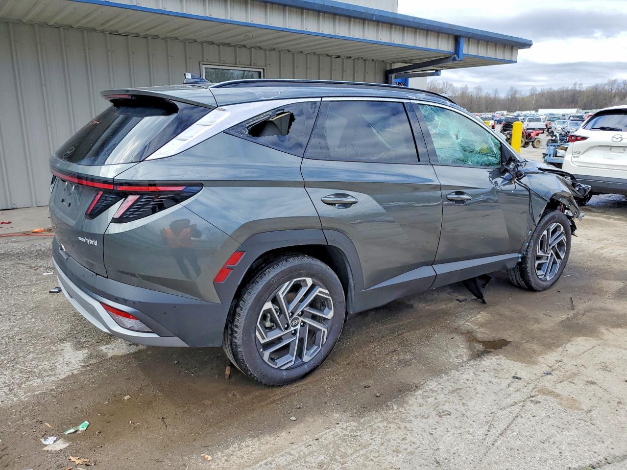 2026 Hyundai Tucson Hybrid Limited - Image 3