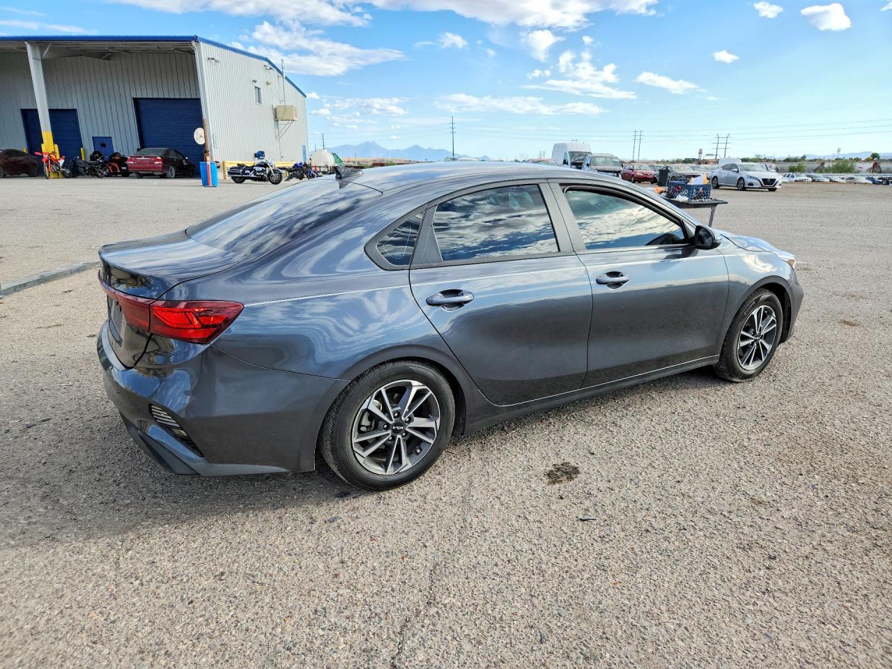 2023 Kia Forte Lxs - Image 3