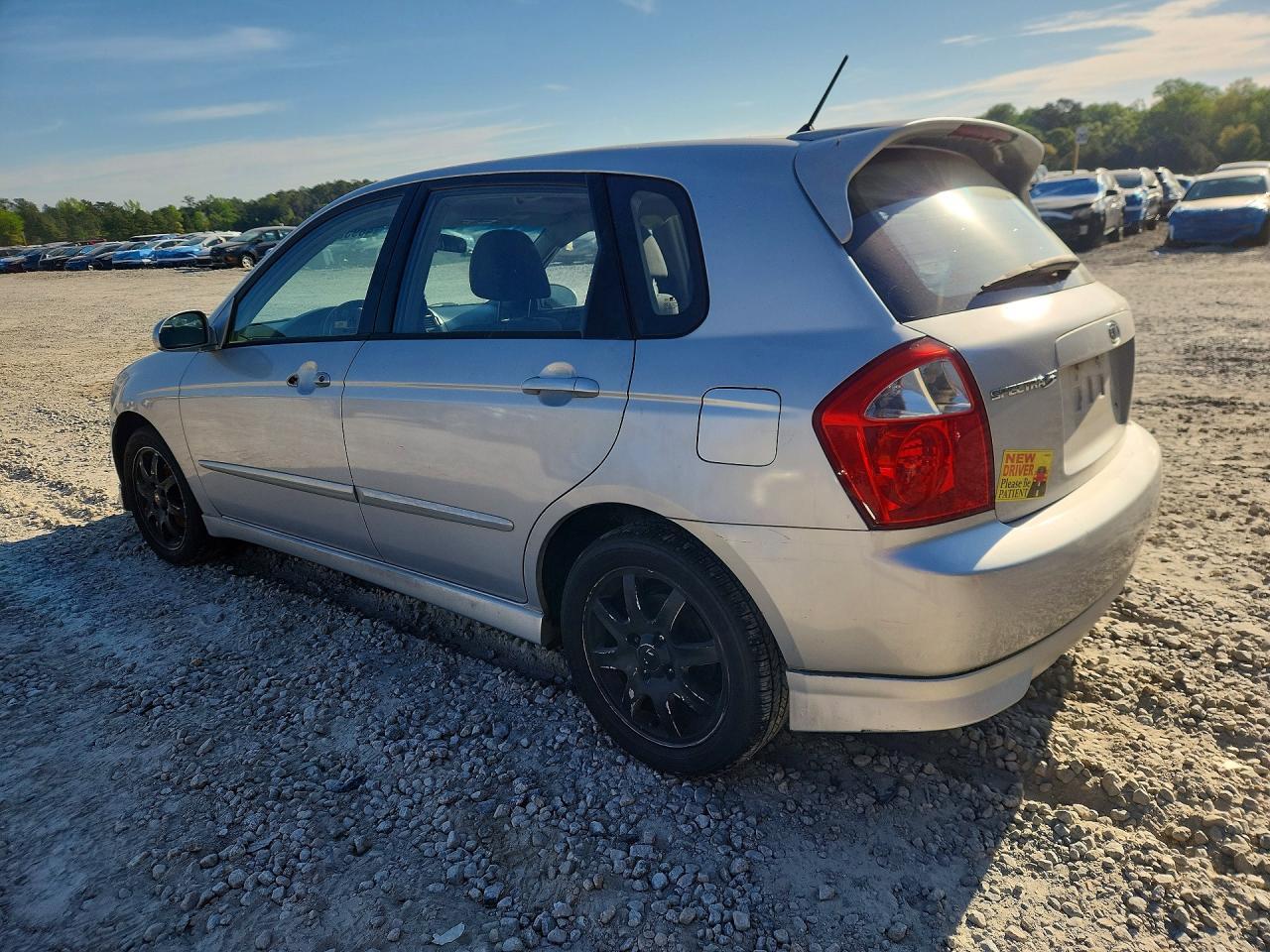 2005 Kia Spectra Spectra5 - Image 2