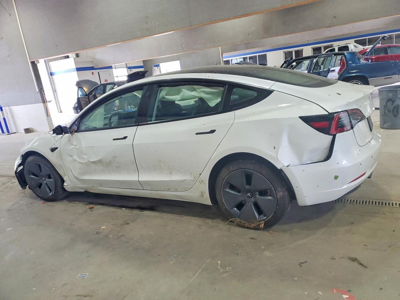 2023 Tesla Model 3 - Фото 2