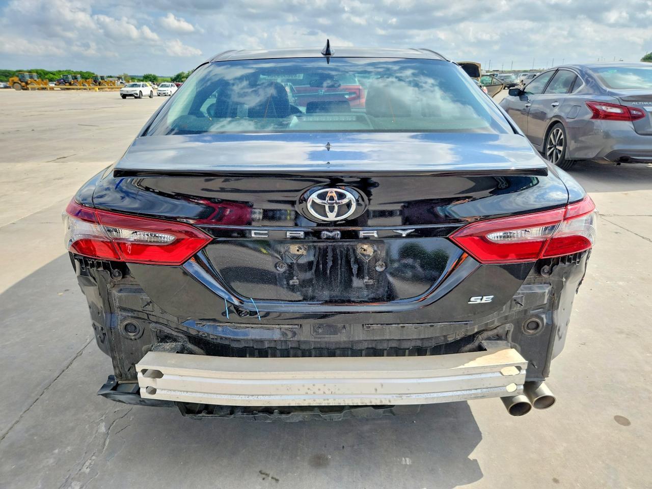 2022 Toyota Camry Se - Фото 6