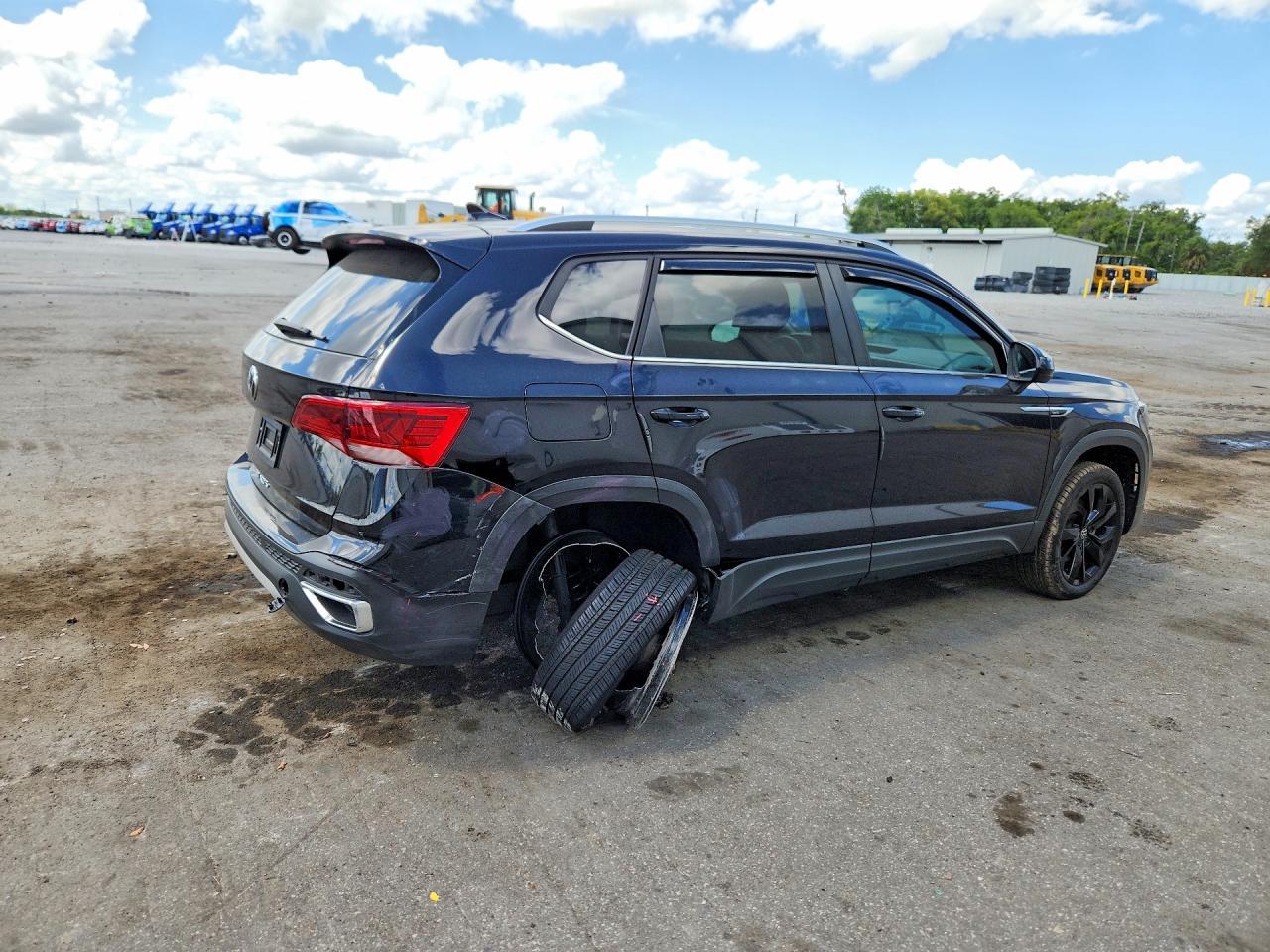 2024 Volkswagen Taos Se - Фото 3