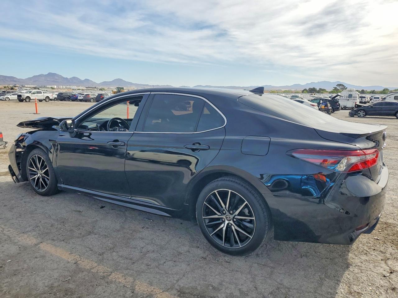 2022 Toyota Camry Se - Image 2