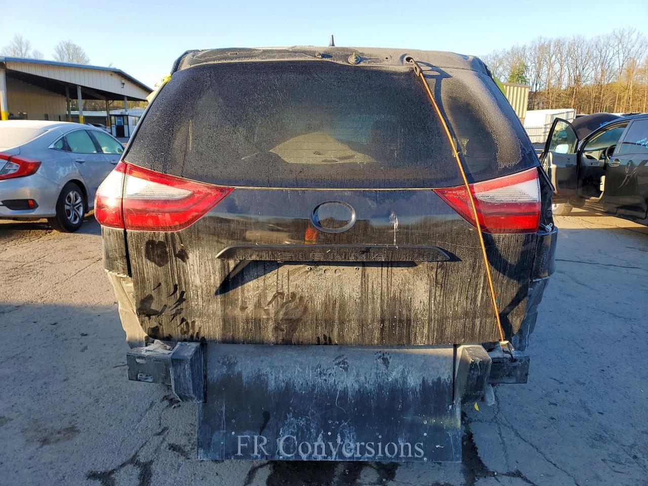 2020 Toyota Sienna L - Image 6