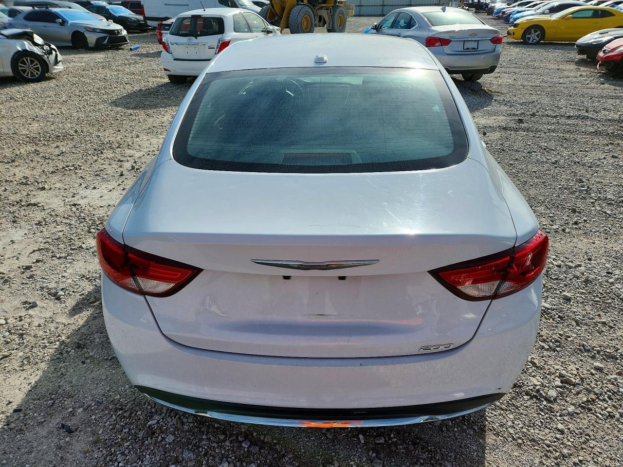 2015 Chrysler 200 Limited - Фото 6