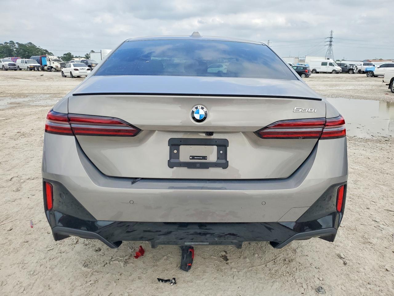 2026 BMW 530 I - Фото 6