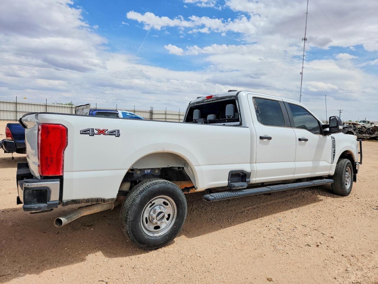 2024 Ford F250 Super Duty - Image 3