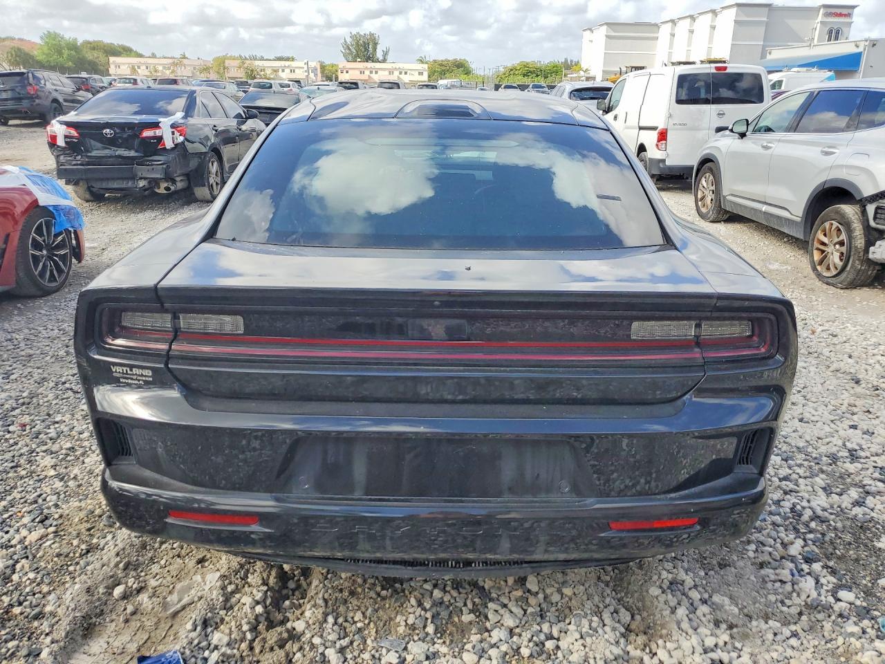 2025 Dodge Charger Daytona R - Фото 6