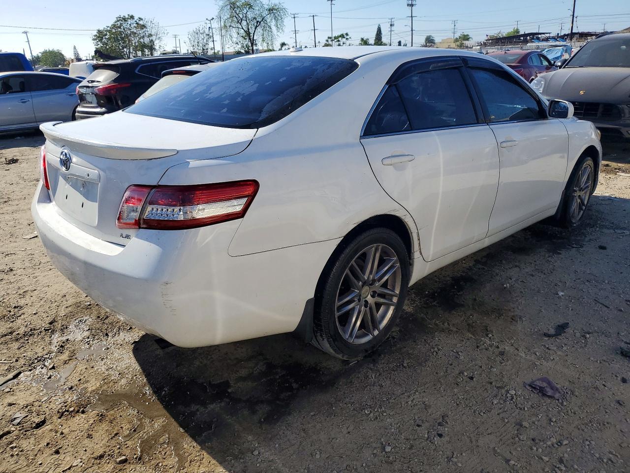 2011 Toyota Camry Le - Image 3