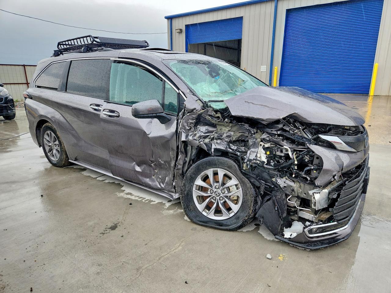 2024 Toyota Sienna Xle 7-Passenger - Image 4