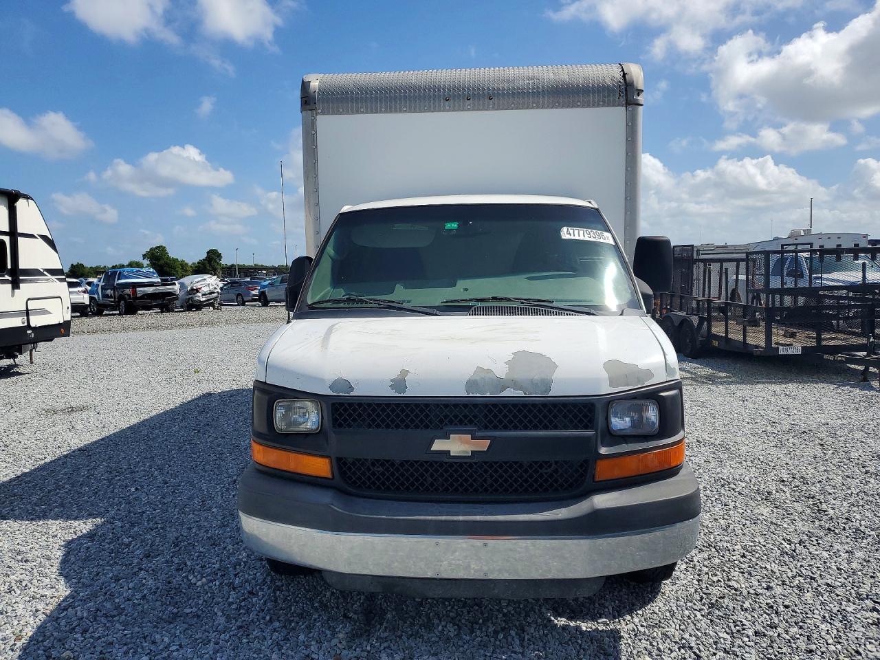 2012 Chevrolet Express G3500 Box Truck - Image 5