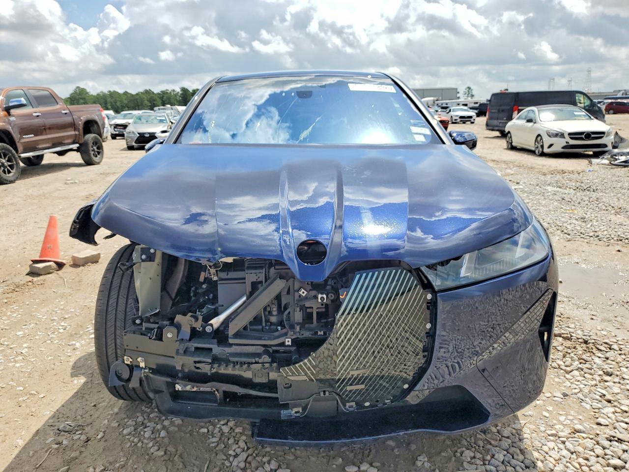 2026 BMW Ix xDrive45 - Фото 5