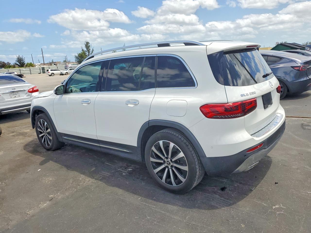 2022 Mercedes-Benz Glb 250 - Фото 2