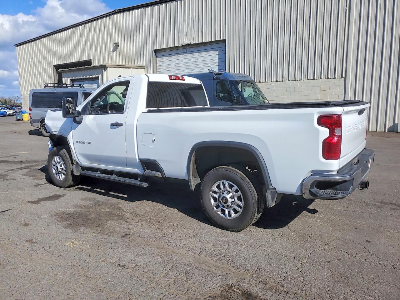 2022 Chevrolet Silverado C2500 Heavy Duty - Фото 2