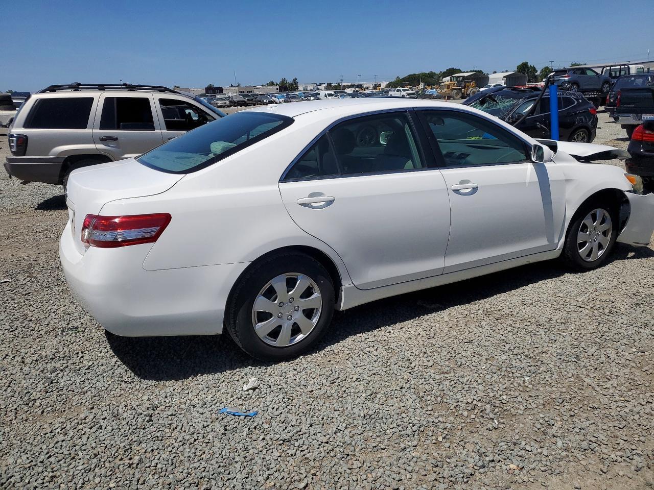 2011 Toyota Camry - Image 3