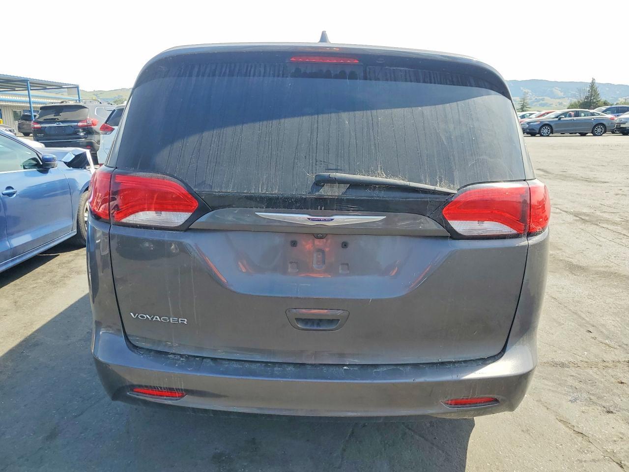 2020 Chrysler Voyager Lxi - Фото 6