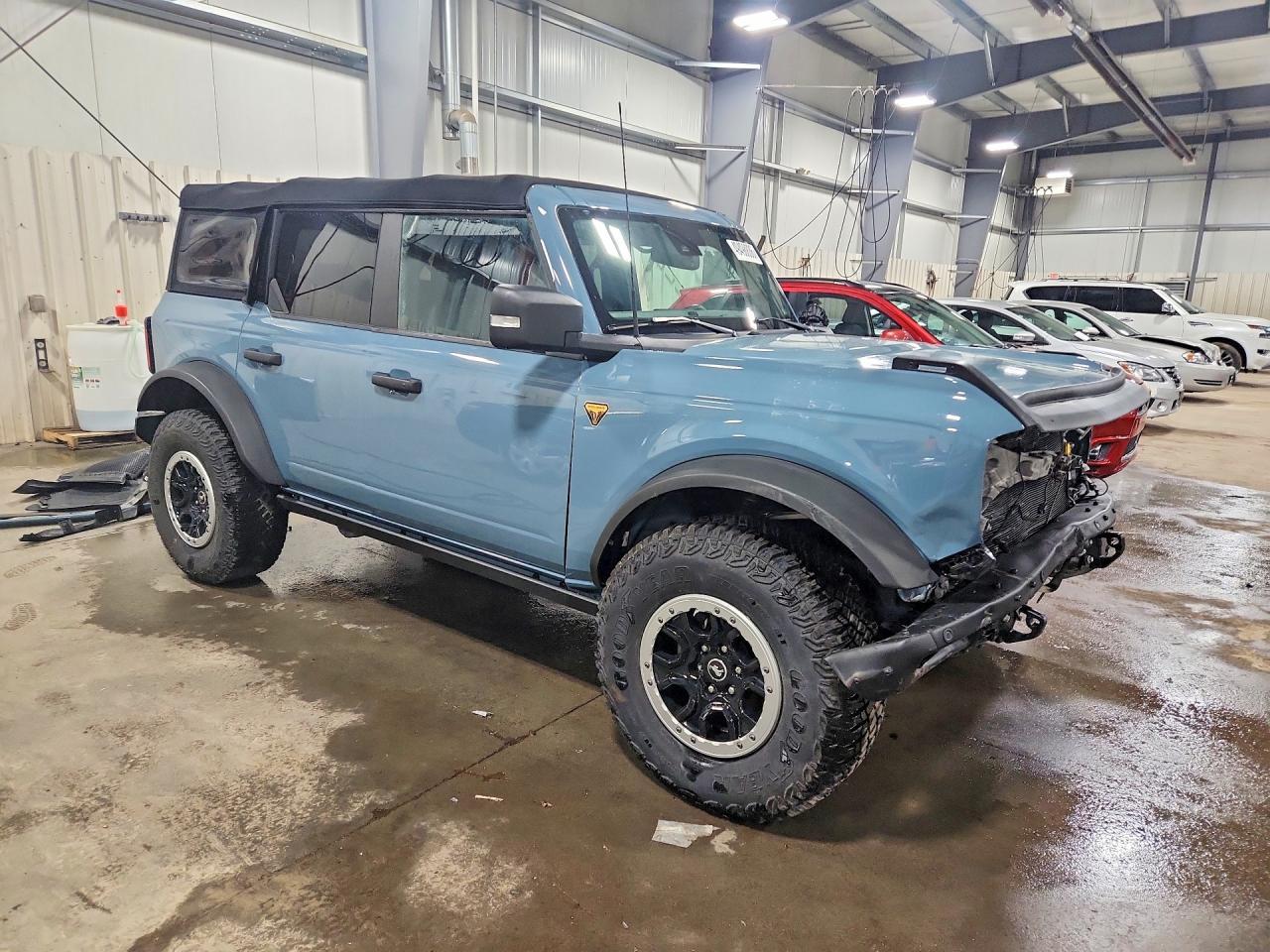 2022 Ford Bronco Base - Image 4