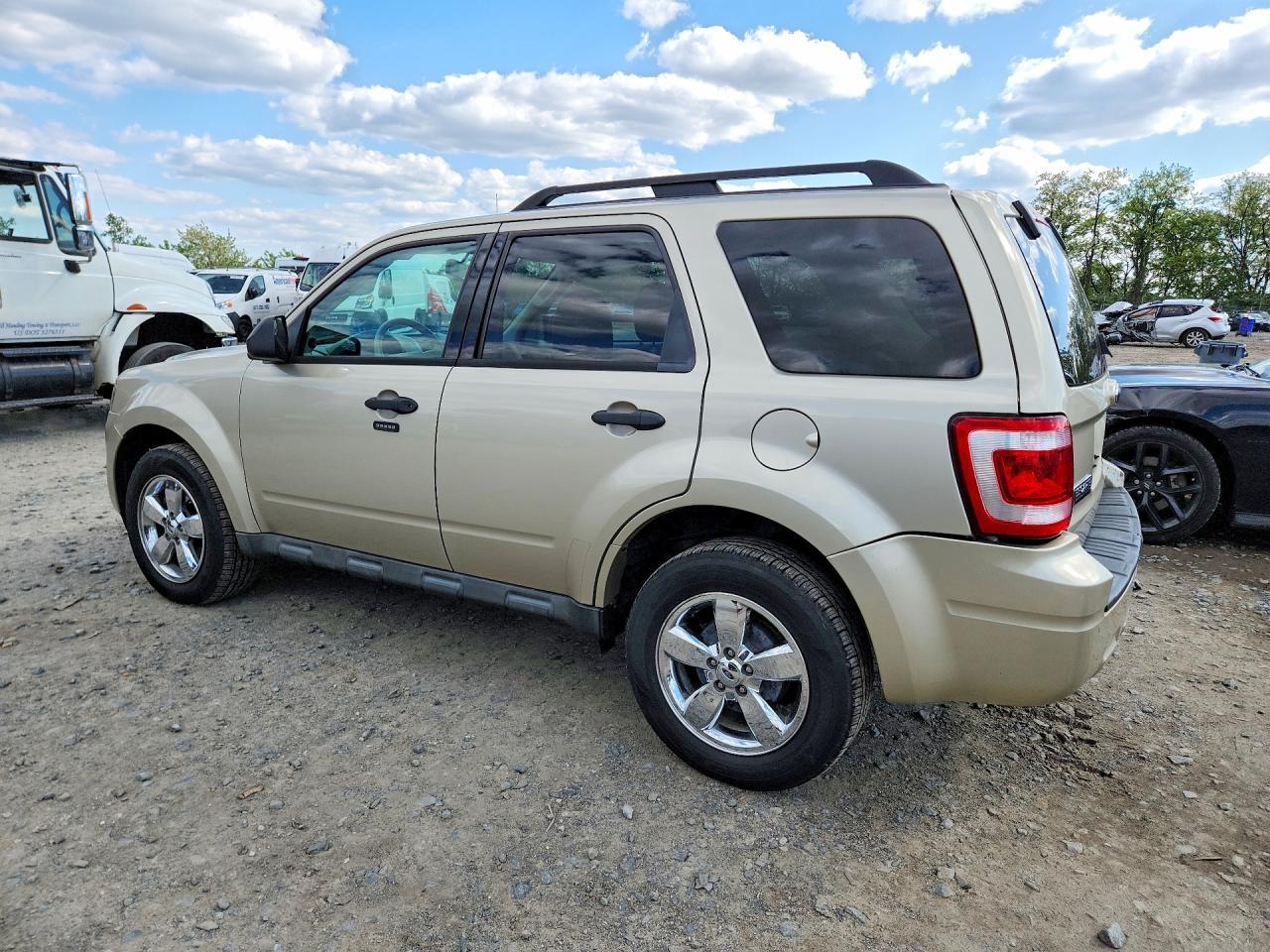 2010 Ford Escape Xlt - Фото 2