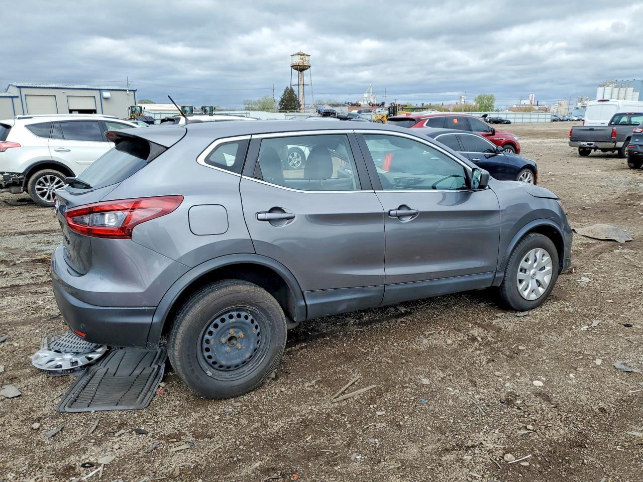 2020 Nissan Rogue Sport S - Фото 3