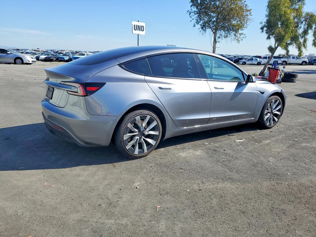 2024 Tesla Model 3 - Фото 3