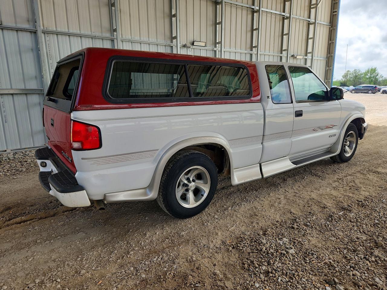 2001 Chevrolet S Truck S10 - Image 3