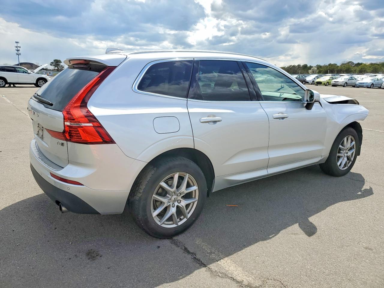 2020 Volvo Xc60 T5 Momentum - Image 3