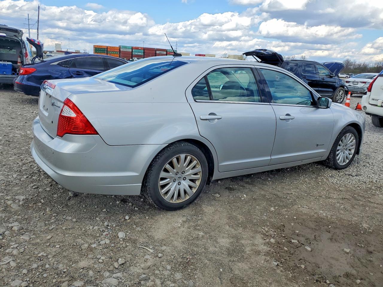 2010 Ford Fusion Hybrid - Фото 3